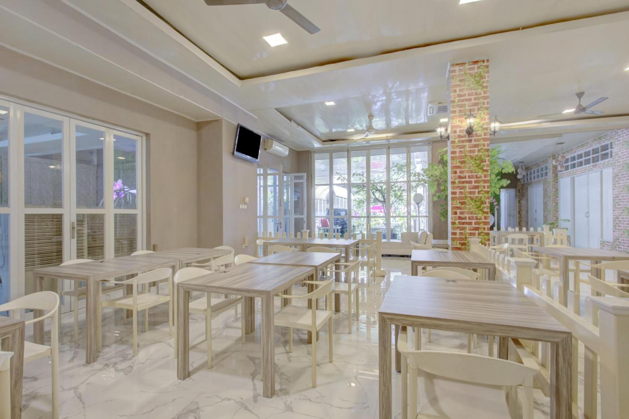 Hotel O Gambir Near Juanda Station Formerly Bunga Dahlia Giacarta Esterno foto
