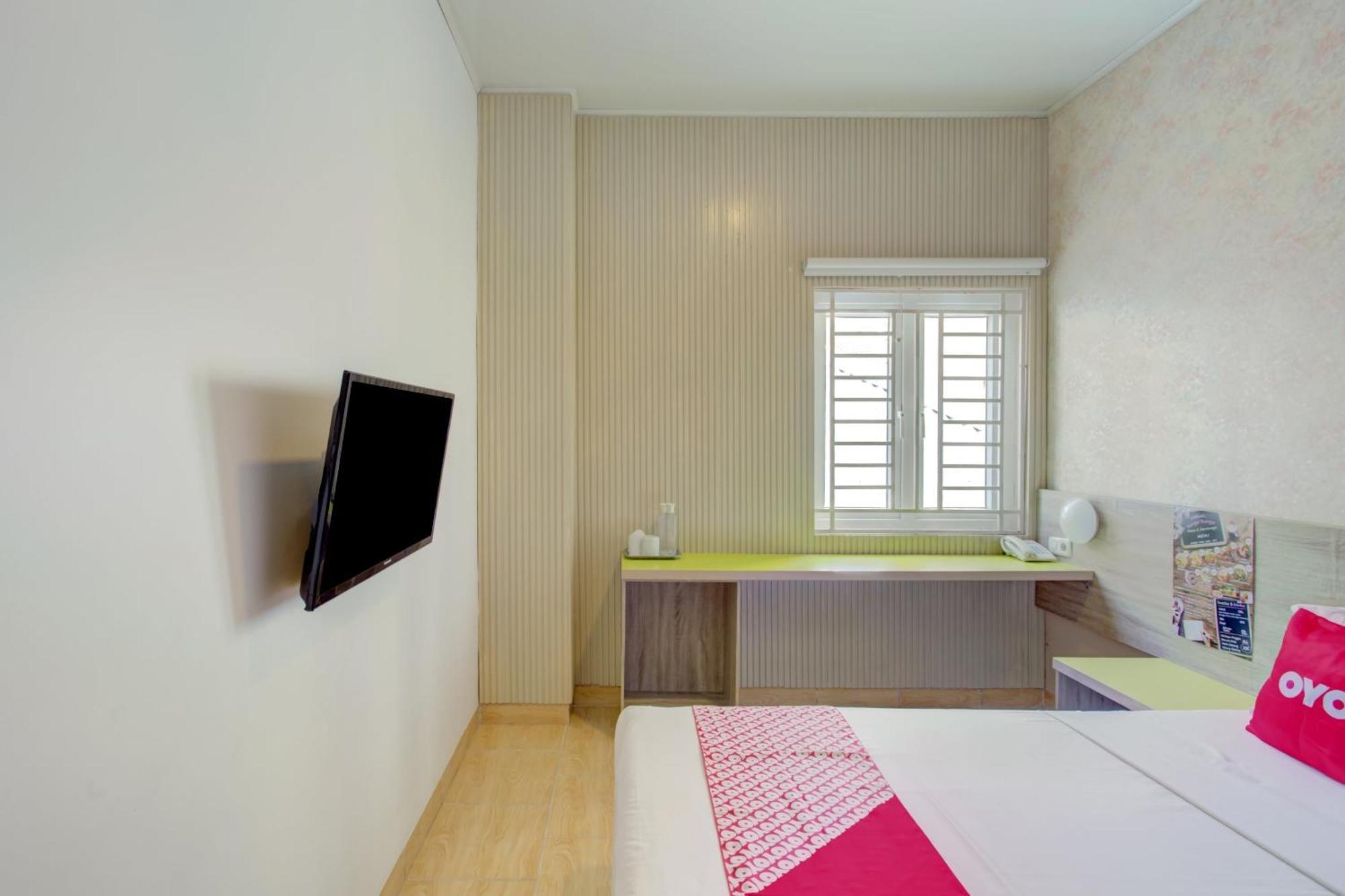 Hotel O Gambir Near Juanda Station Formerly Bunga Dahlia Giacarta Esterno foto
