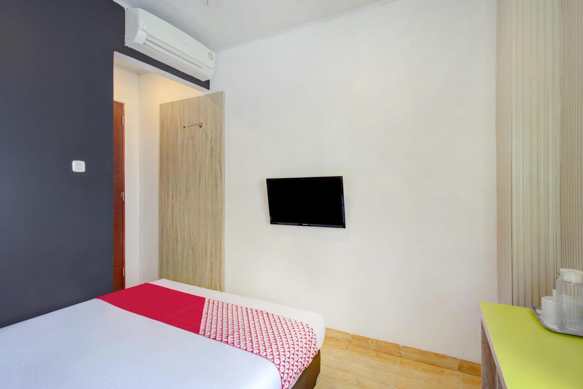 Hotel O Gambir Near Juanda Station Formerly Bunga Dahlia Giacarta Esterno foto